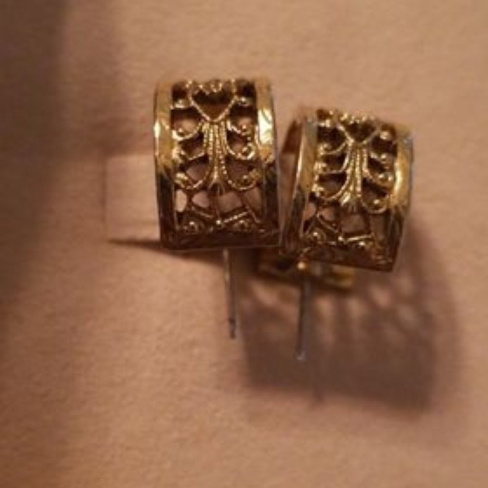Vintage 1980 Gold Tone Earrings